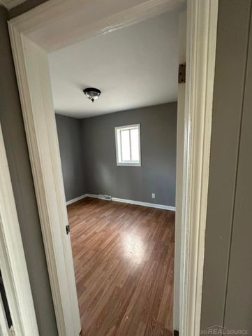 8701 Toepfer Road, Warren, MI 48089