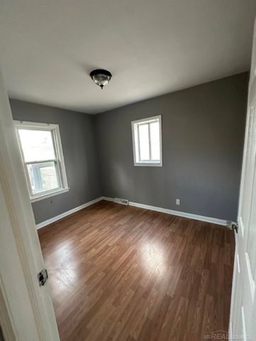 8701 Toepfer Road, Warren, MI 48089