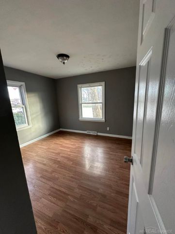 8701 Toepfer Road, Warren, MI 48089