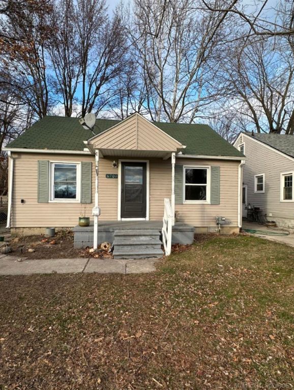 8701 Toepfer Road, Warren, MI 48089