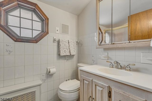 27 Prospect Ave, Pequannock Twp., NJ 07444