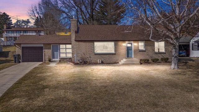 337 Lake DRIVE, Random Lake, WI 53075