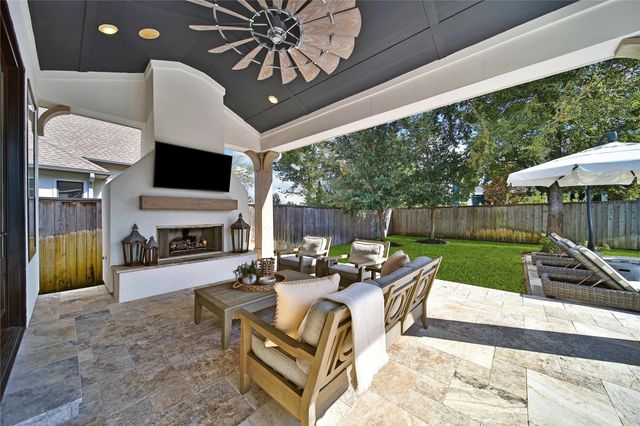 10 Peerless Point Place, Tomball, TX 77375