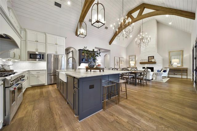 10 Peerless Point Place, Tomball, TX 77375