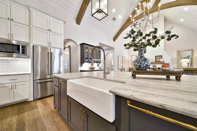 10 Peerless Point Place, Tomball, TX 77375