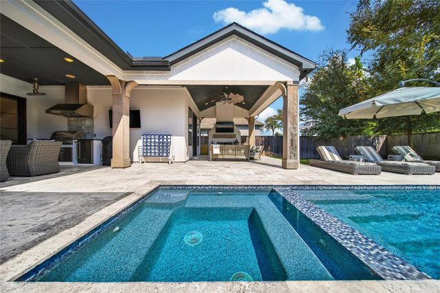 10 Peerless Point Place, Tomball, TX 77375