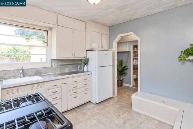 3265 Hillview Ln, Lafayette, CA 94549