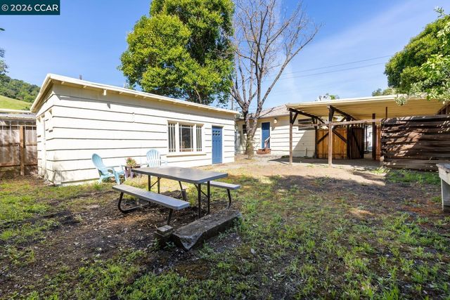 3265 Hillview Ln, Lafayette, CA 94549