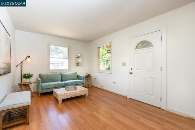 3265 Hillview Ln, Lafayette, CA 94549