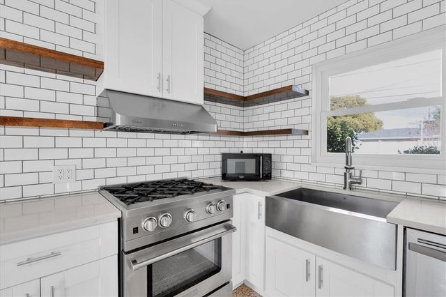 1903 42ND WAY N, St Petersburg, FL 33713