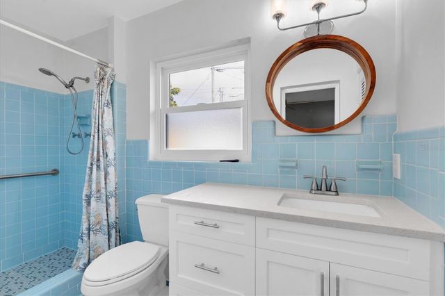 1903 42ND WAY N, St Petersburg, FL 33713