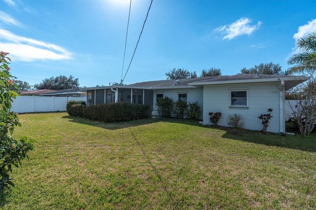 1903 42ND WAY N, St Petersburg, FL 33713