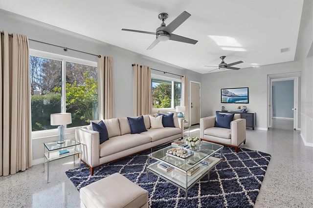 1903 42ND WAY N, St Petersburg, FL 33713