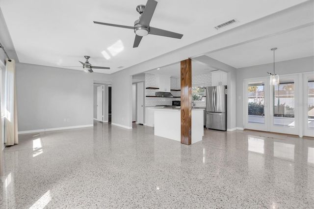 1903 42ND WAY N, St Petersburg, FL 33713