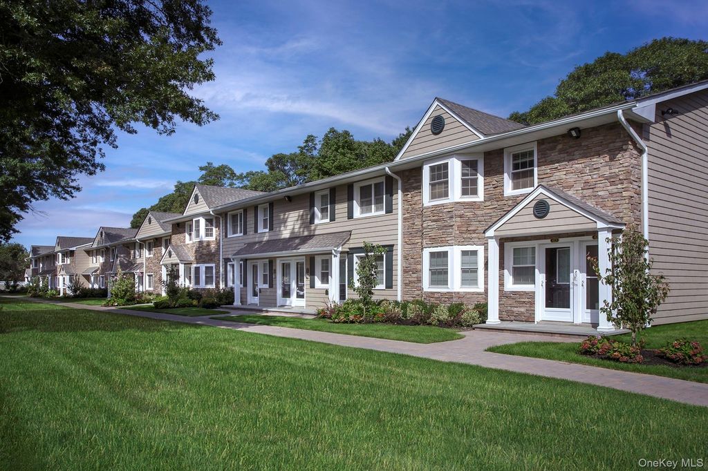 316 Tudor Lane 316, Middle Island, NY 11953