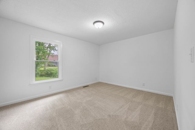 382 Louise Ln, Clarksville, TN 37042