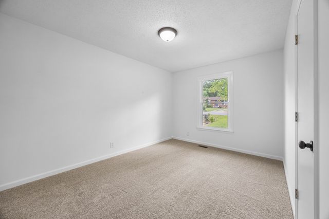 382 Louise Ln, Clarksville, TN 37042
