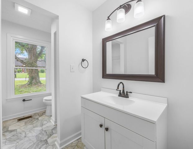 382 Louise Ln, Clarksville, TN 37042