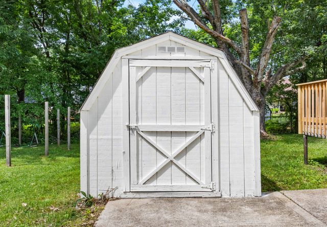 382 Louise Ln, Clarksville, TN 37042