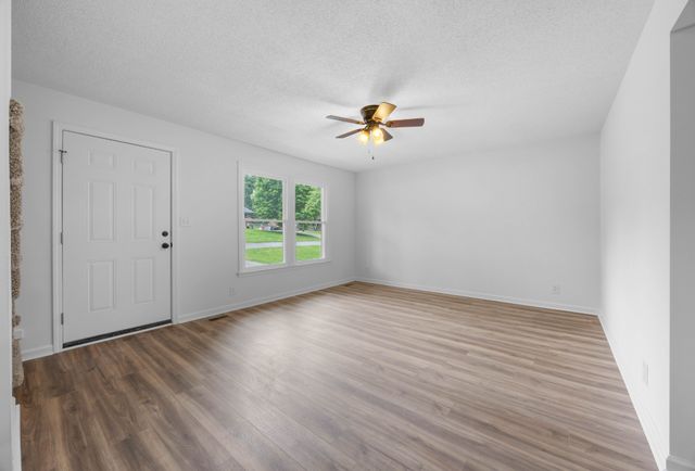 382 Louise Ln, Clarksville, TN 37042