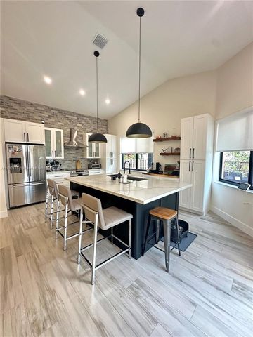1261 NW 103rd Ave, Plantation, FL 33322