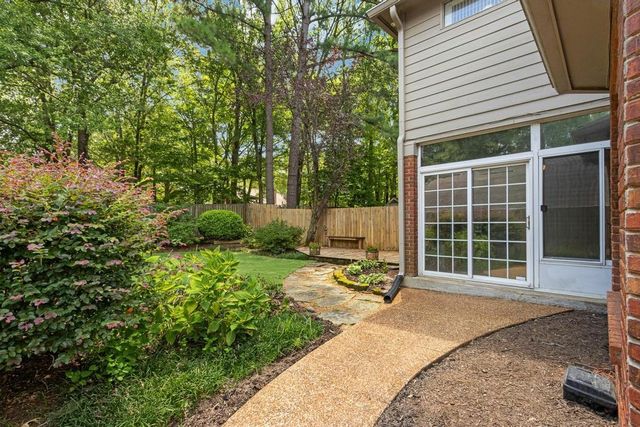 282 SHADOW GROVE CV, Memphis, TN 38018