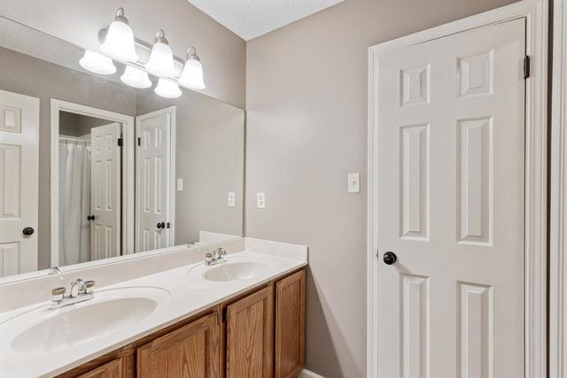 282 SHADOW GROVE CV, Memphis, TN 38018