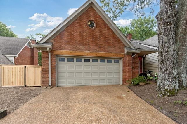 282 SHADOW GROVE CV, Memphis, TN 38018