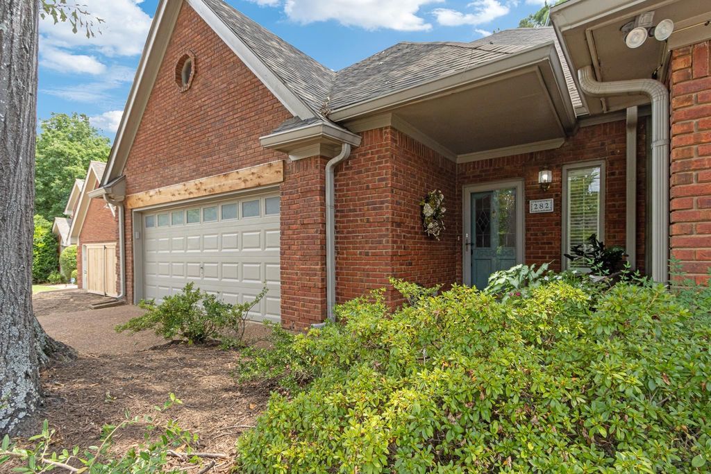 282 SHADOW GROVE CV, Memphis, TN 38018