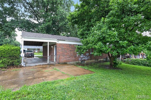 1627 Keelen Drive, St Louis, MO 63136