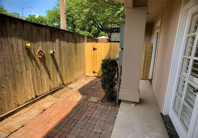 2104 Bancroft Street, Houston, TX 77027