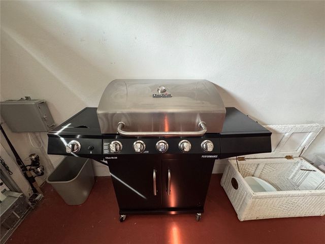 1483 HILLVIEW LANE, Tarpon Springs, FL 34689