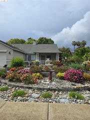 1277 Fetzer Ln, Oakley, CA 94561
