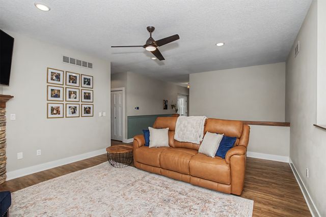 301 Hawthorne Circle, Gilbert, IA 50105