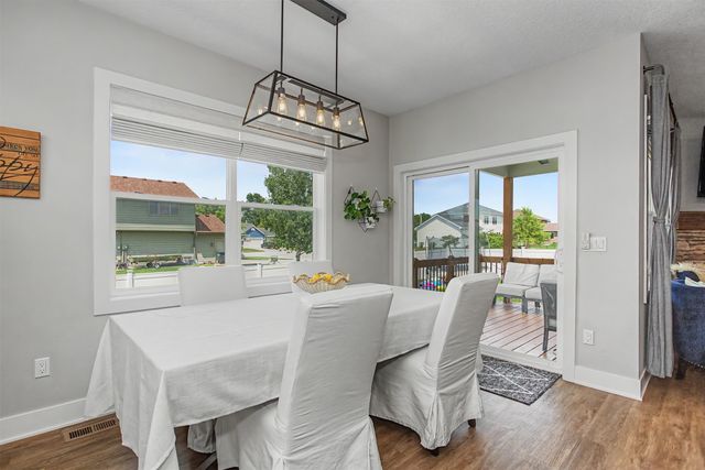301 Hawthorne Circle, Gilbert, IA 50105