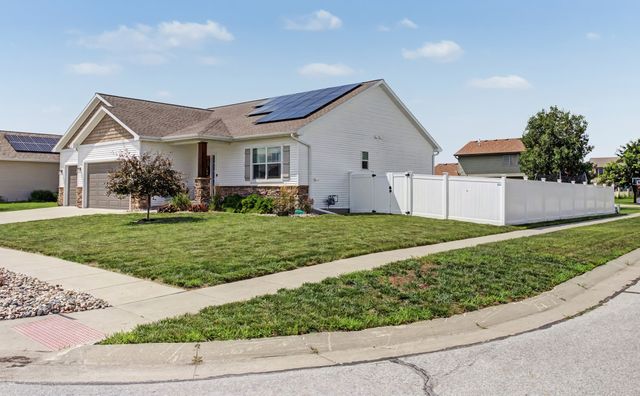 301 Hawthorne Circle, Gilbert, IA 50105
