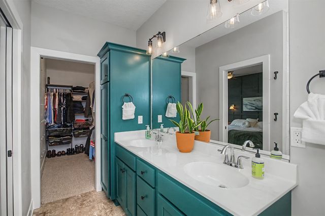 301 Hawthorne Circle, Gilbert, IA 50105