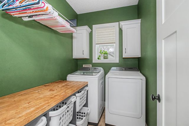 301 Hawthorne Circle, Gilbert, IA 50105