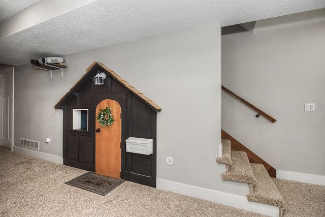 301 Hawthorne Circle, Gilbert, IA 50105