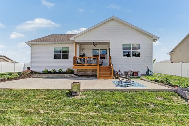 301 Hawthorne Circle, Gilbert, IA 50105