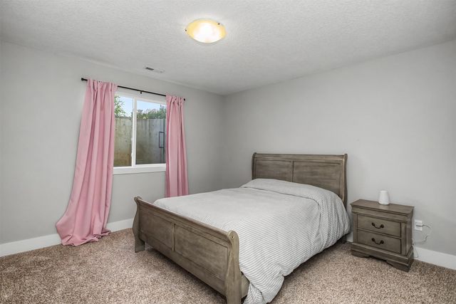 301 Hawthorne Circle, Gilbert, IA 50105