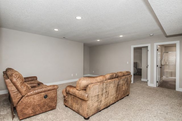 301 Hawthorne Circle, Gilbert, IA 50105