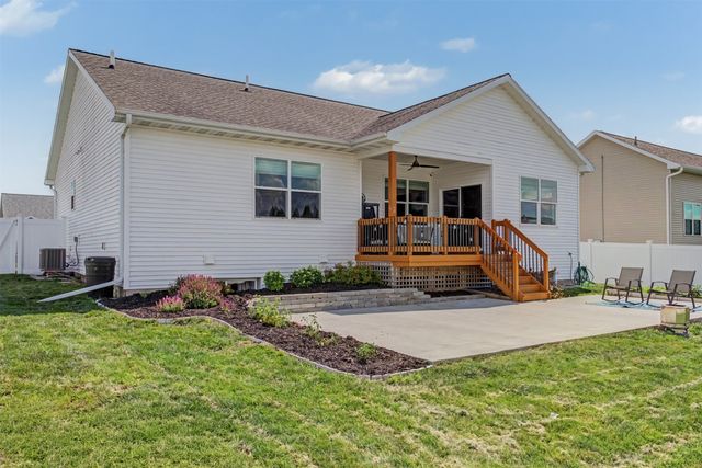 301 Hawthorne Circle, Gilbert, IA 50105