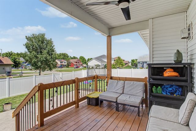 301 Hawthorne Circle, Gilbert, IA 50105