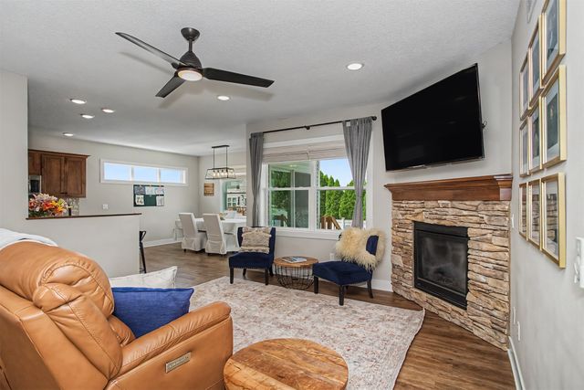 301 Hawthorne Circle, Gilbert, IA 50105