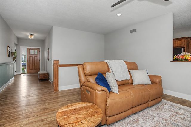 301 Hawthorne Circle, Gilbert, IA 50105