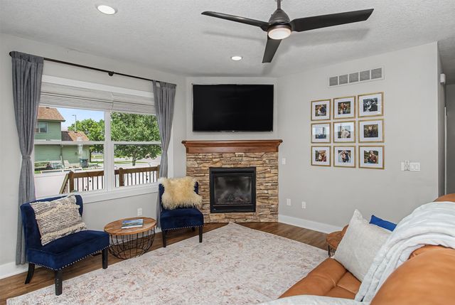 301 Hawthorne Circle, Gilbert, IA 50105