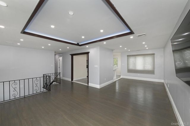 105 N Lewis Avenue, Lindenhurst, NY 11757