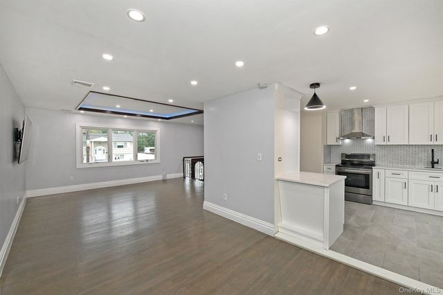 105 N Lewis Avenue, Lindenhurst, NY 11757