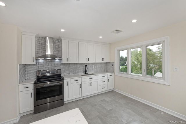 105 N Lewis Avenue, Lindenhurst, NY 11757